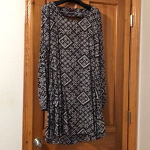 Open back shift dress. Long sleeve